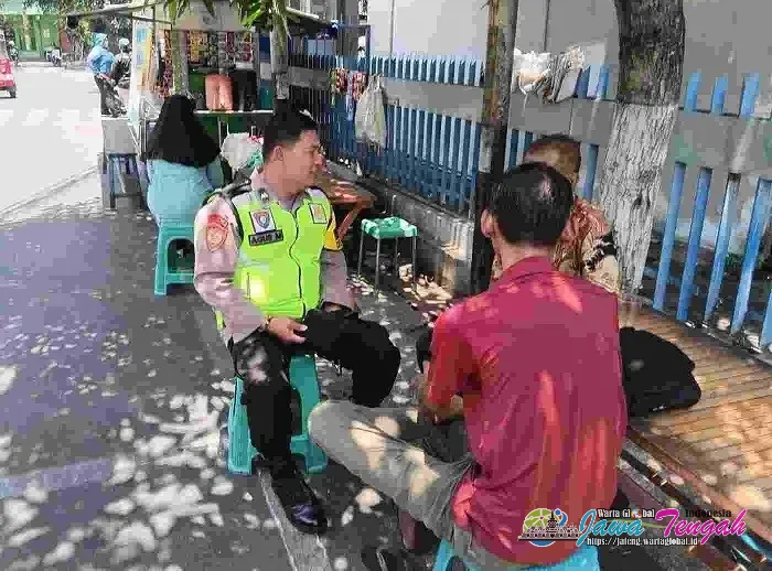 Bhabinkamtibmas Kampung Baru Surakarta Ajak Warga Tingkatkan Kewaspadaan Bahaya Kebakaran