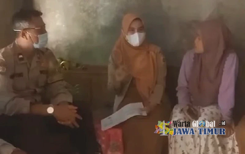 Polsek Sambungmacan Bersama Tenaga Kesehatan Lakukan Tracing TB Paru di Desa Cemeng, Kapolres Sragen Tekankan Pentingnya Sinergi Pencegahan