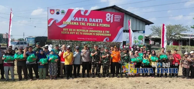 Karya Bakti TNI-Polri Bersihkan Rumah Pompa Kali Banger, Salurkan Sembako untuk Warga