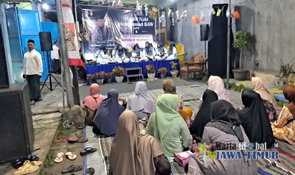 WARGA RT 03 RW 07 MEJOYO PADATI LOKASI MAULID NABI, SHOLAWAT DAN TAUSIYAH JADI MAGNET KEBERSAMAAN