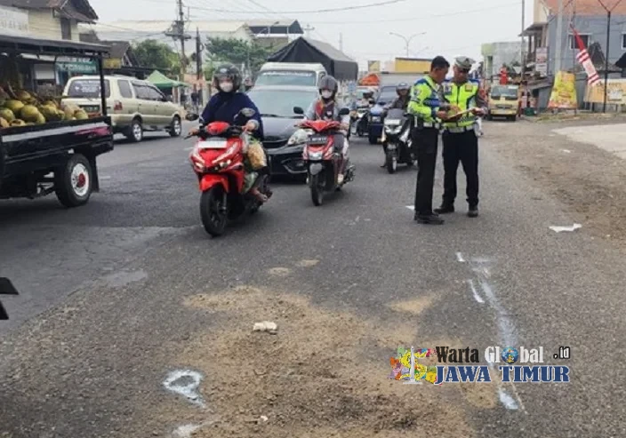 Senggol Truk saat Menyalip dari Kiri, Pemotor Tewas di Jalan Solo-Tawangmangu