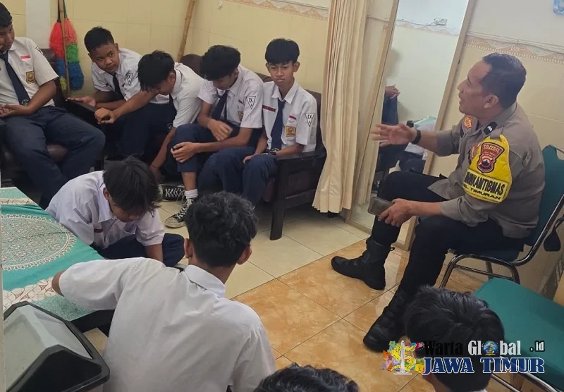 Bhabinkamtibmas Timuran Dampingi Pelajar SMPN 10 Surakarta, Cegah Bullying dan Kenakalan Remaja