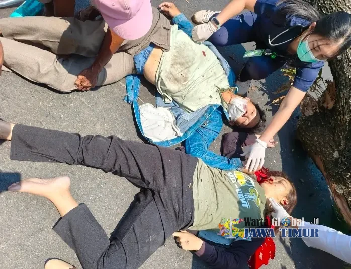 Pohon Tumbang Timpa Pengendara Motor, 3 Orang Korban Terkapar