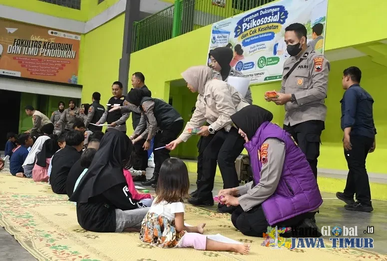 Polres Karanganyar Beri Trauma Healing bagi Warga Terdampak Asap TPA Putri Cempo