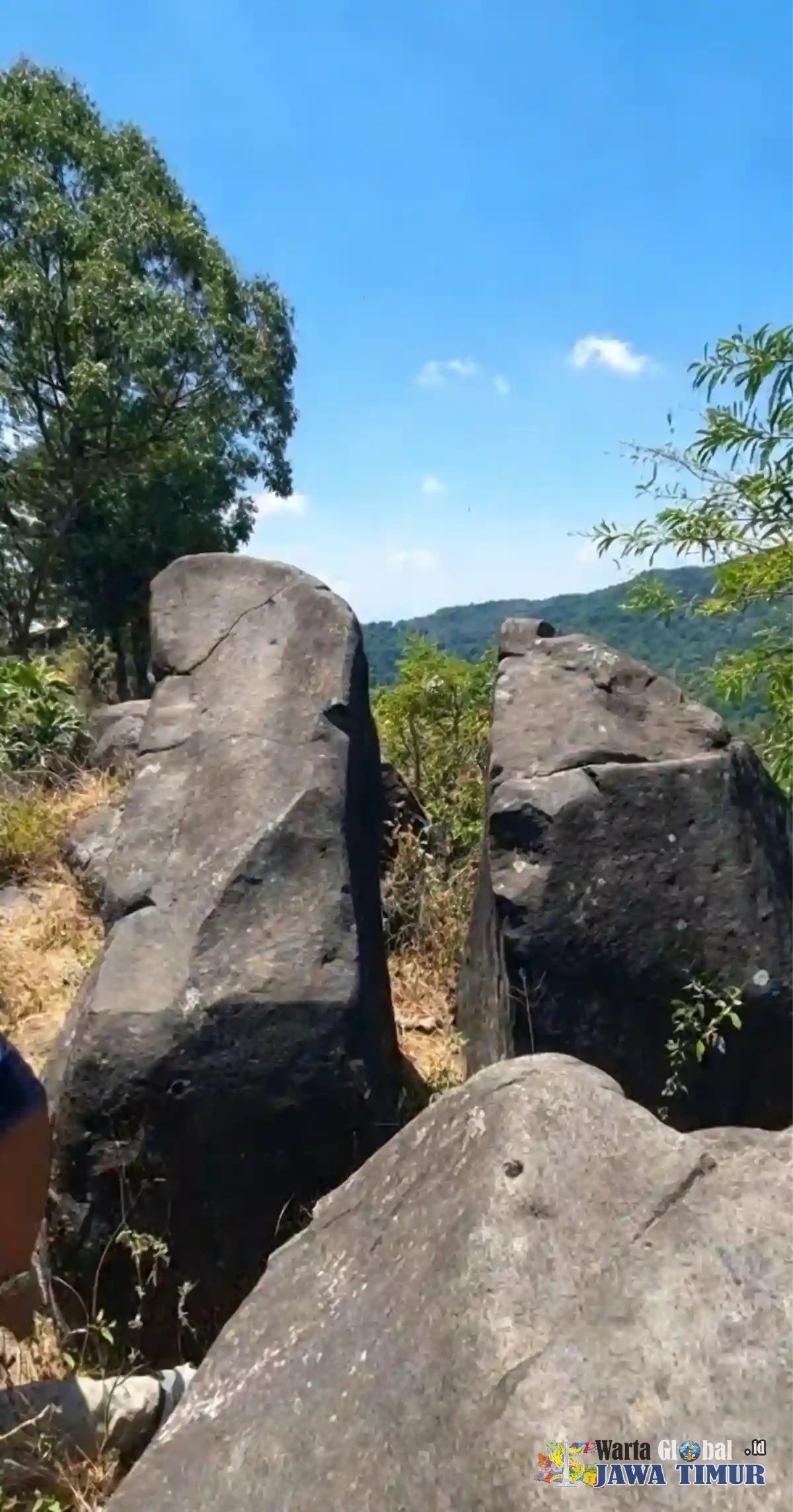 GUNUNG WILIS, PECAHAN MAHAMERU DAN TEMPAT LAHIRNYA MANUSIA DI TANAH JAWA