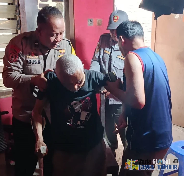Bhabinkamtibmas dan Linmas Bantu Warga Stroke Jalani Pemeriksaan di RS Kustati Solo