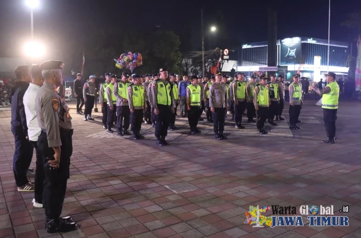 Tak Sekadar Amankan Peringatan 3 Oktober, Polisi Berikan Pelayanan Masyarakat di Tengah Padatnya Arus Lalu Lintas