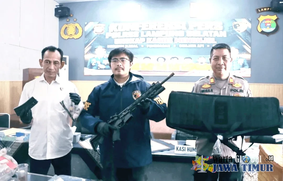 POLISI AMANKAN PRIA BAWA AR-15 DI LAMPUNG SELATAN, SENJATA DITEMUKAN DALAM MOBIL
