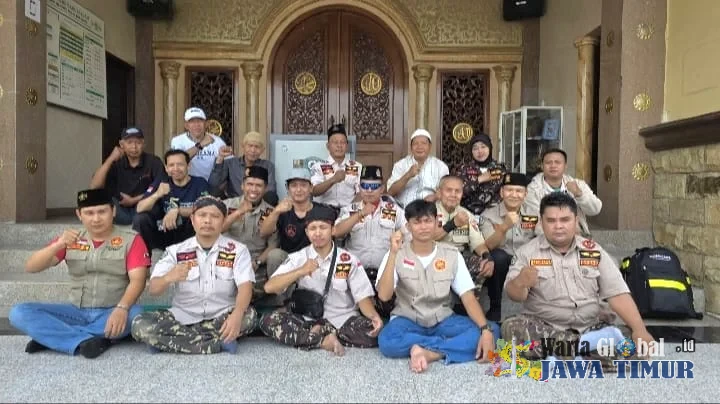MAULID NABI TAK SEKADAR SEREMONI! MASJID DARUSSALAM BENOWO GELAR PENGOBATAN UMUM, PULUHAN WARGA HADIR ANTUSIAS