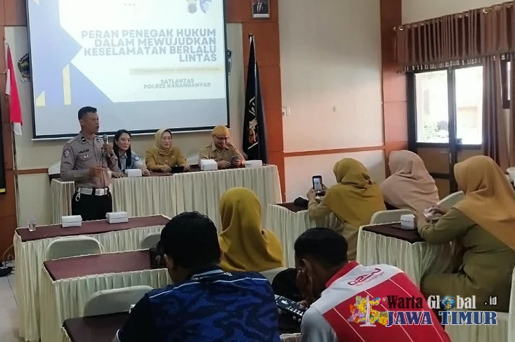 Satlantas Polres Karanganyar Edukasi Guru di SMAN 1, Tekankan Larangan Anak di Bawah Umur Mengendarai Motor