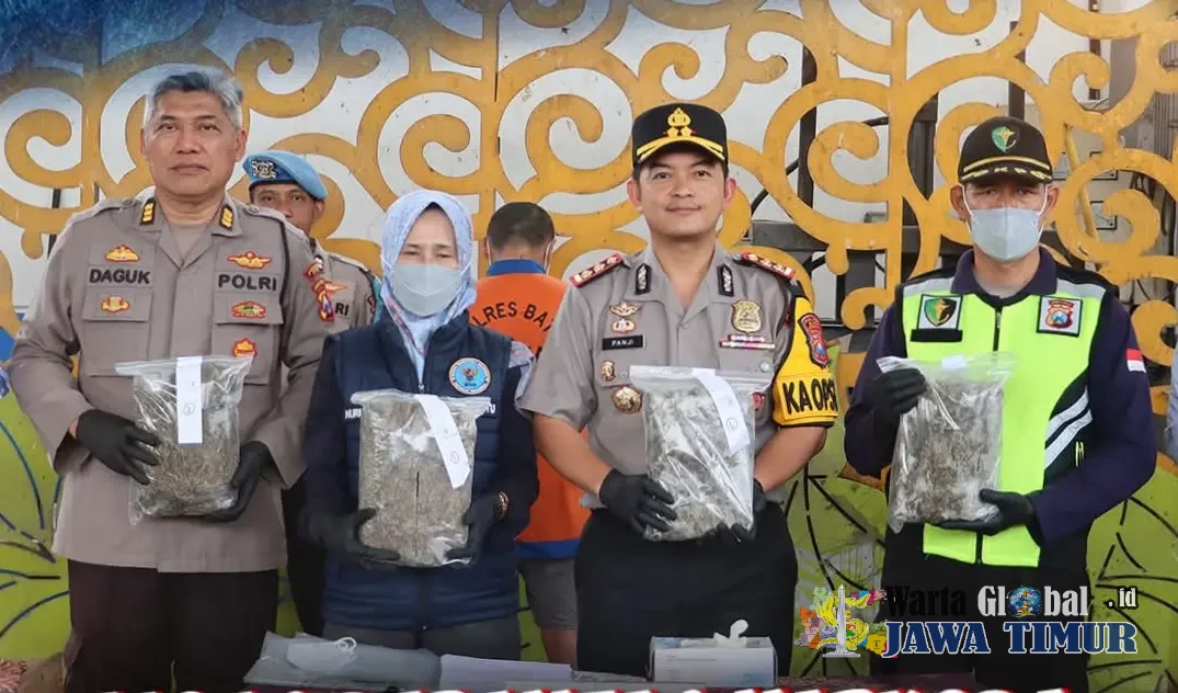 Wujudkan Transparansi, Polres Batu Musnahkan 3.927 Gram Ganja di TPA Tlekung
