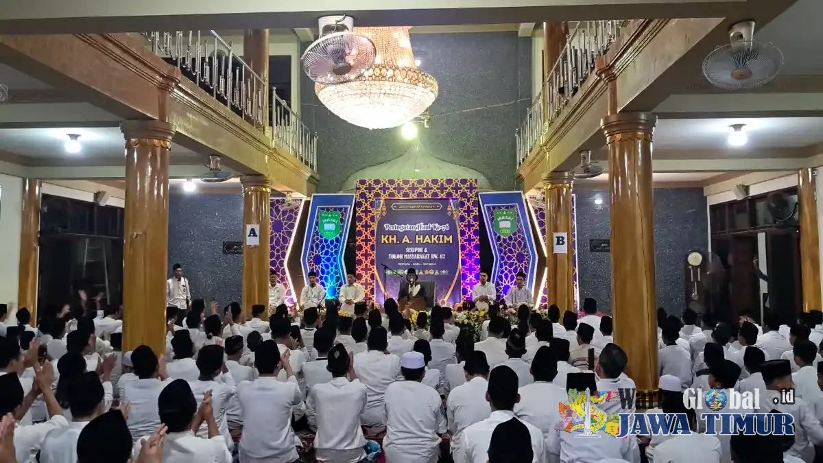 LESTARIKAN TRADISI ISLAMI DAN SYIAR SHOLAWAT! LAILATUL HADRA DALAM RANGKA HAUL KE-76 KH. A. HAKIM, SESEPU DAN TOKOH MASYARAKAT RW 02 TROPODO WARU SIDOARJO BERLANGSUNG KHIDMAT