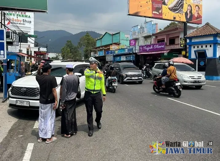 Satlantas Polres Karanganyar Intensifkan Patroli Jalur Wisata Tawangmangu saat Akhir Pekan
