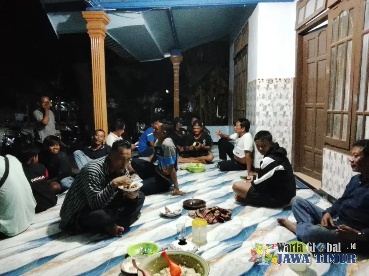 Semangat Guyub Rukun Warga Nglawak: Makan Bersama Cegah Hal Negatif, Bukan Politik