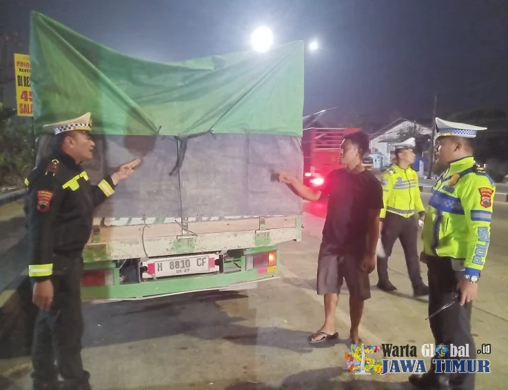 Ops Patuh Candi 2026, Satlantas Karanganyar Periksa Kelayakan Truk di Exit Tol Kebakkramat