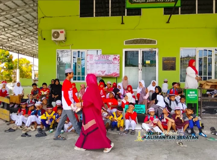 Antusiasnya Para Santri dan Orang Tua TPA Asy-Syifa Unit 296 BKPRMI Masjid Jami' Asy-Syifa Sungai Andai 
Mengikuti Beragam Kegiatan Semarak HUT ke 81 Kemerdekaan RI