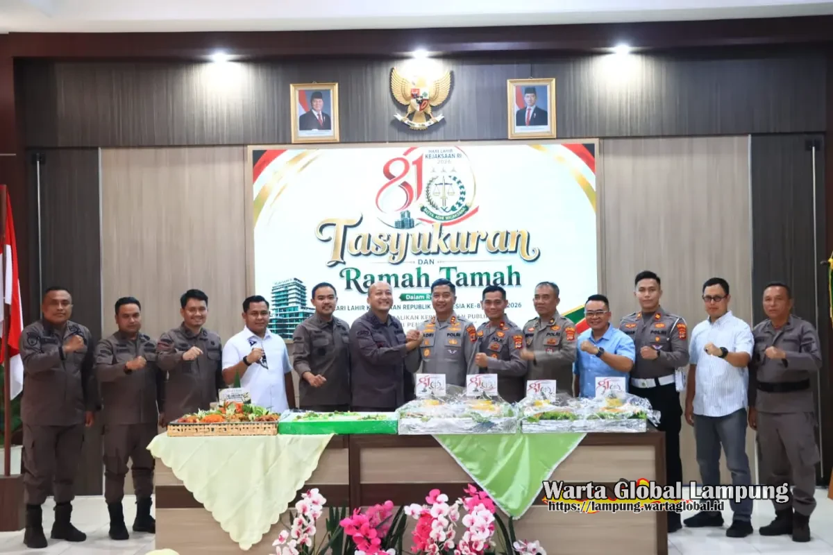 Kapolres tulang bawang beri kejutan spesial untuk Kejari di HUT ke -81 kejaksaan RI tulang bawang