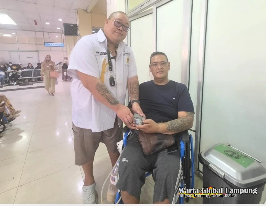 FERADI WPI Sangat Peduli Anggotanya. Salurkan bantuan Uang & Hukum untuk Sholeh Korban Dugaan Pengroyokan linggis Besi di Salatiga