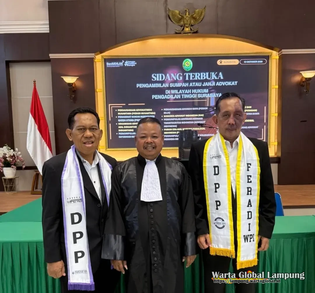 Eko Ponco, S.H. Sumpah Advokat GRATIS Melalui FERADI WPI di Pengadilan Tinggi Surabaya didampingi Pengurus DPP Adv.Dwi Siswanto & Adv.Yulianto Kiswocahyono Eko Ponco, S.H. Sumpah Advokat GRATIS Melalui FERADI WPI di Pengadilan Tinggi Surabaya didampingi Pengurus DPP Adv.Dwi Siswanto & Adv.Yulianto Kiswocahyono