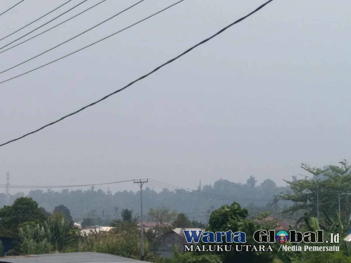 LABUHA DISELIMUTI KABUT, WARGA CEMAS: DAMPAK KEMARAU PANJANG ATAU ASAP KEBAKARAN HUTAN?