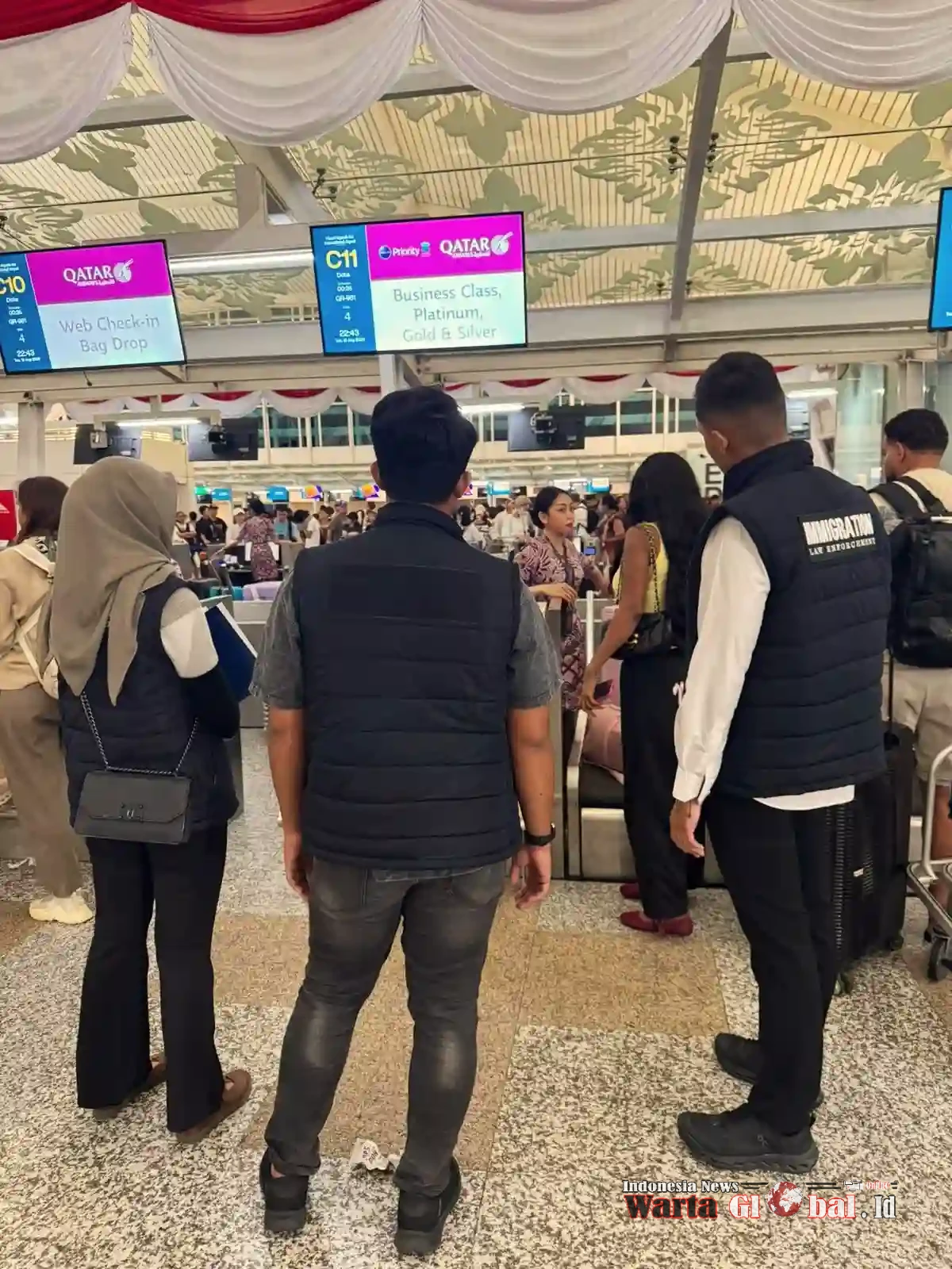 Overstay 93 Hari, WN Nigeria Dideportasi dari Bali
Imigrasi Ngurah Rai Tegaskan: Tak Punya Uang Bukan Alasan Mengabaikan Izin Tinggal