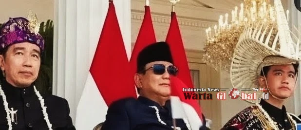 WartaGlobal Membidik
PRABOWO, JOKOWI, GIBRAN — POLITIK DI BALIK SATU FOTO
Prabowo di Antara Jokowi dan Gibran — Pertanda Apa?