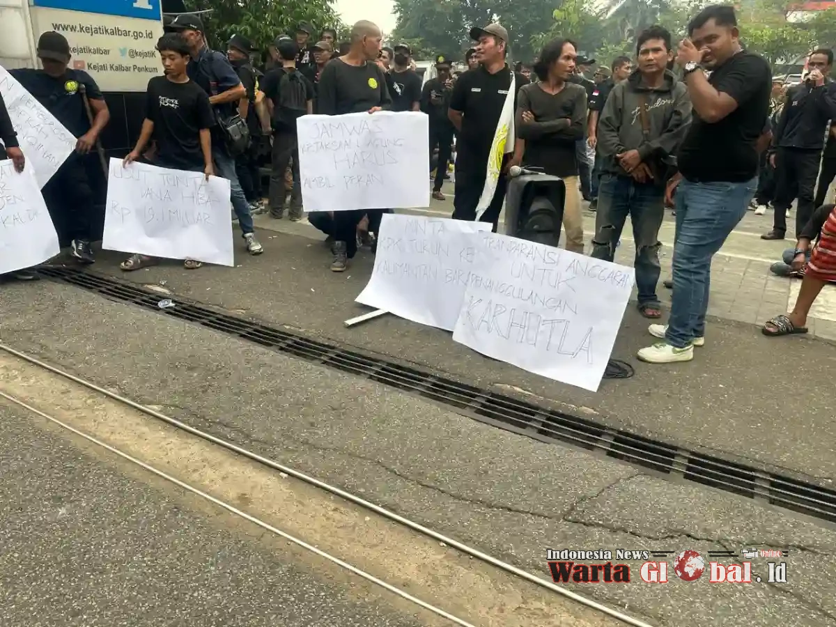 Demo BPM Berujung Klaim Pengembalian Rp19,1 Miliar, Kajati Kalbar Temui Massa