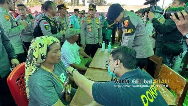 Bawa 247 Ton Bantuan, Kapolri Pastikan Korban Gempa NTT Terpenuhi Kebutuhan Selama Di Pengungsian