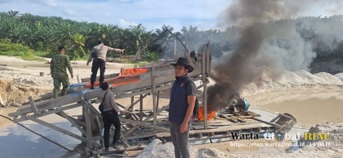 Polsek Singingi Hilir Tertibkan Peti Jenis Dompeng Di Desa Petai Baru, Satu Rakit Dimusnahkan Polsek Singingi Hilir Tertibkan Peti Jenis Dompeng Di Desa Petai Baru, Satu Rakit Dimusnahkan