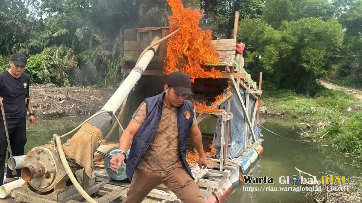Polsek Singingi Hilir Tertibkan Aktivitas PETI Di Desa Petai, Empat Rakit Dompeng Dimusnahkan