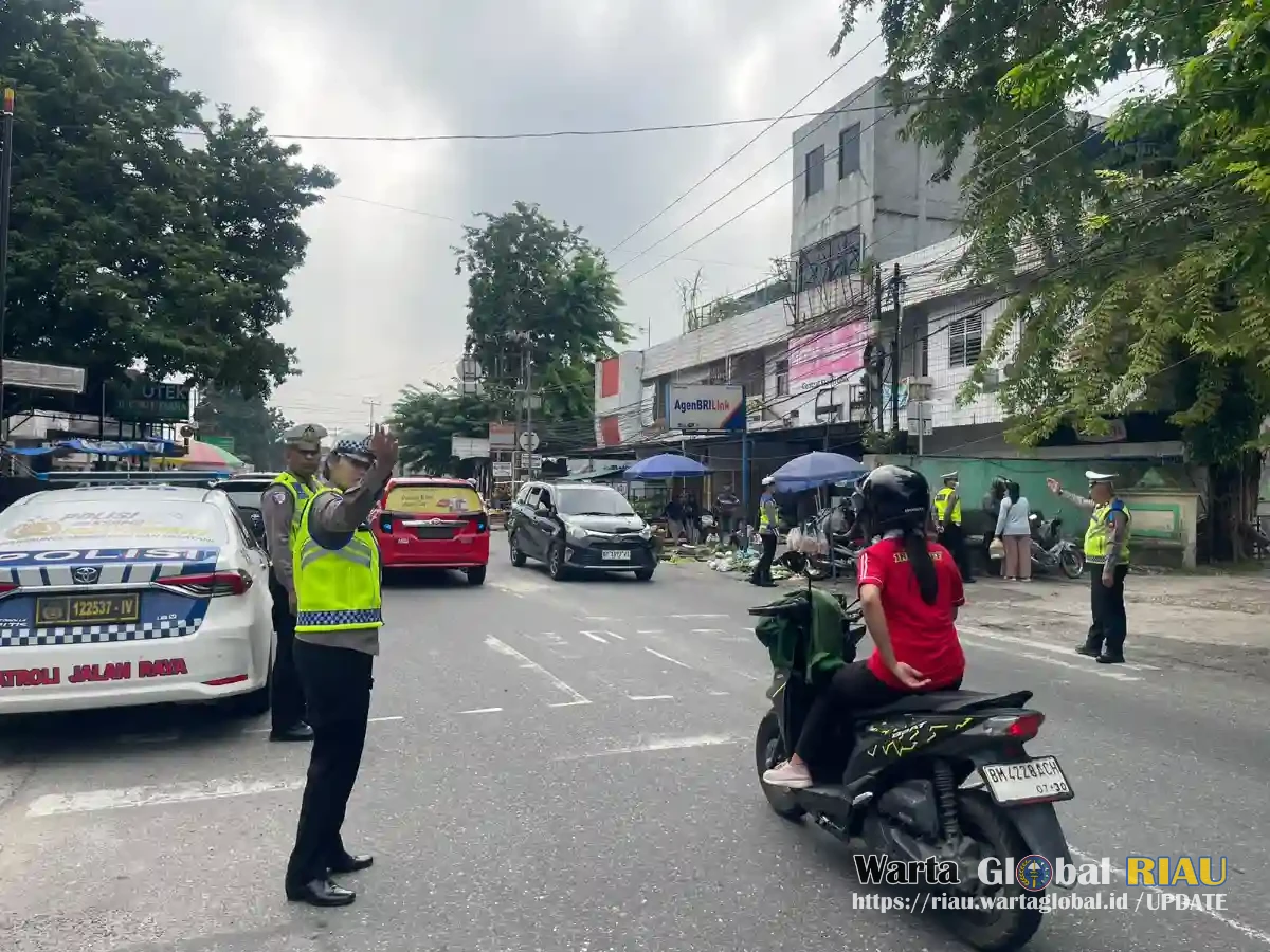 Hari Keenam Ops Patuh Lancang Kuning 2026, Satgas Preventif Kedepankan Edukasi Humanis Di Pasar Sail Hari Keenam Ops Patuh Lancang Kuning 2026, Satgas Preventif Kedepankan Edukasi Humanis Di Pasar Sail