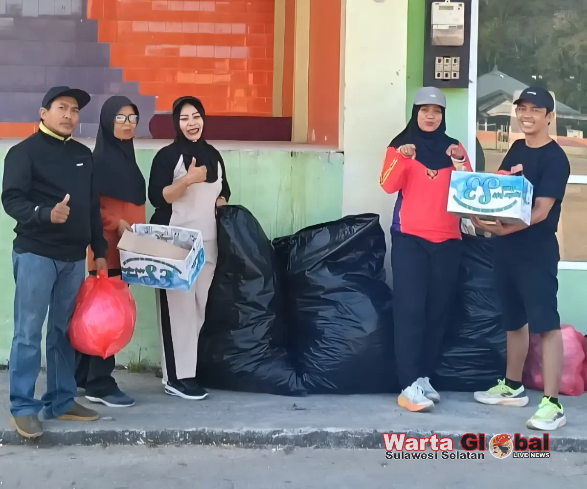 PASSAPU dan HIPSI Enrekang Bersihkan Lapangan Abubakar Lambogo, Ajak Warga Peduli Lingkungan