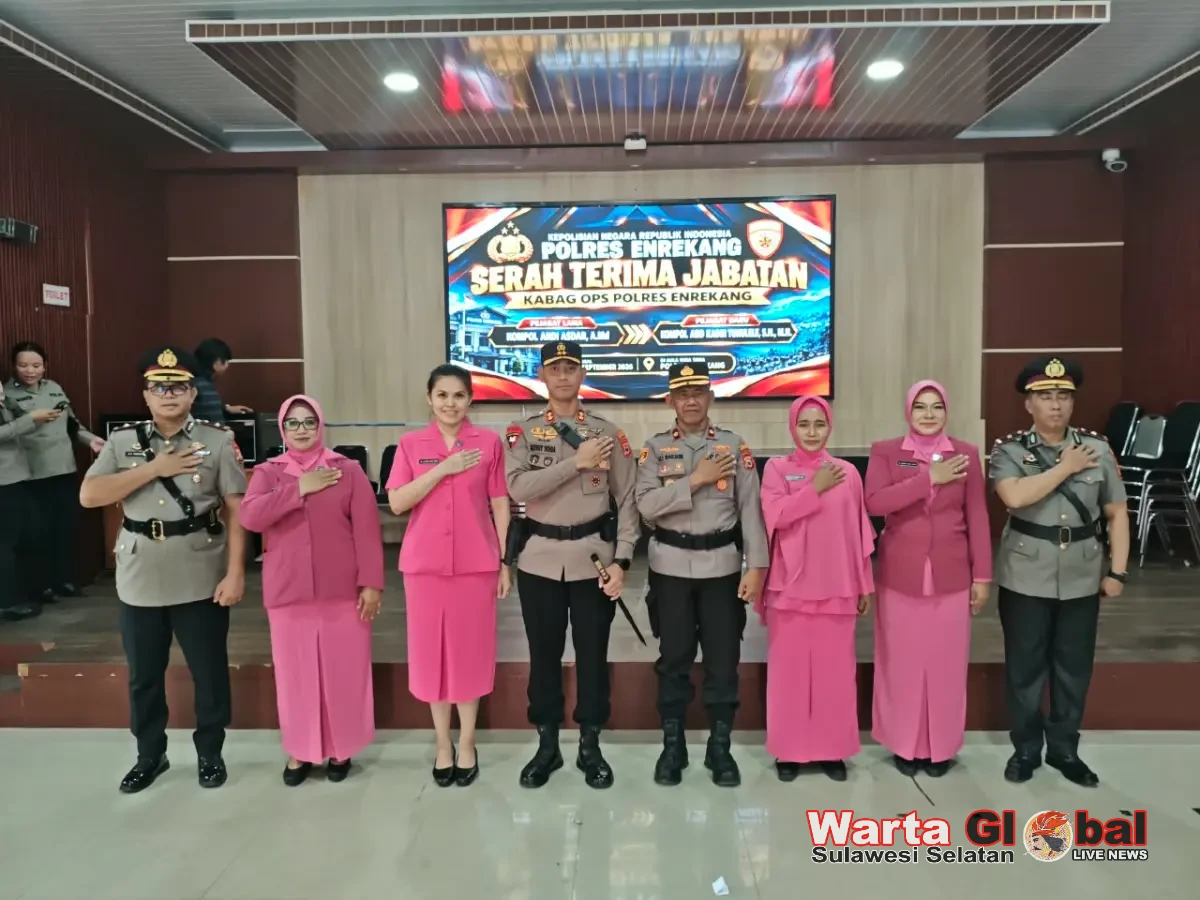 Sertijab Kabag Ops Polres Enrekang, Kapolres Tekankan Profesionalisme dan Dedikasi