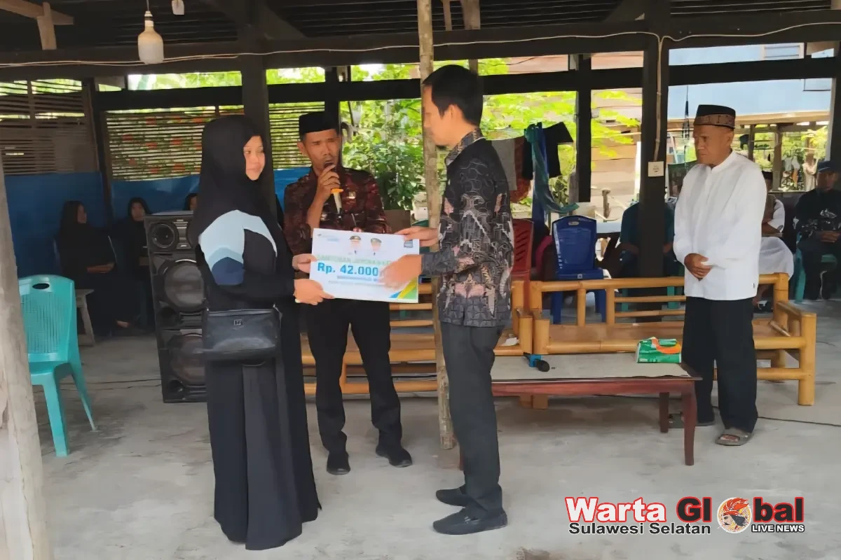 Ahli Waris Anggota BPD Pattondonsalu Terima Santunan JKM Rp42 Juta
