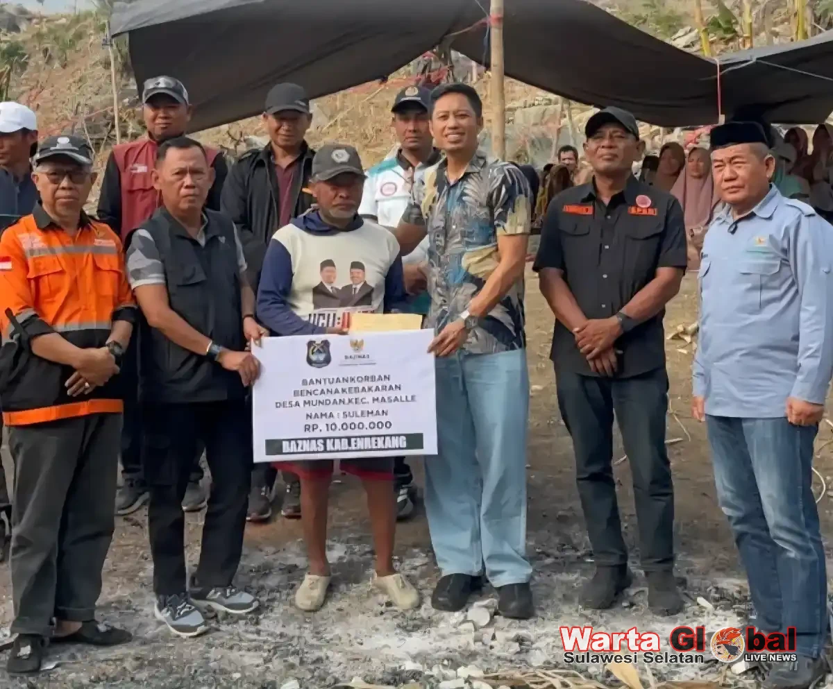 Bupati Enrekang dan BAZNAS Serahkan Bantuan Rp10 Juta kepada Korban Kebakaran di Masalle