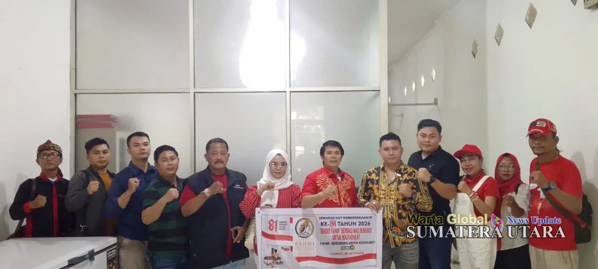 HUT RI ke-81, SEKBER FAHMI Berbagi Ratusan Nasi Bungkus Kepada Pengguna Jalan