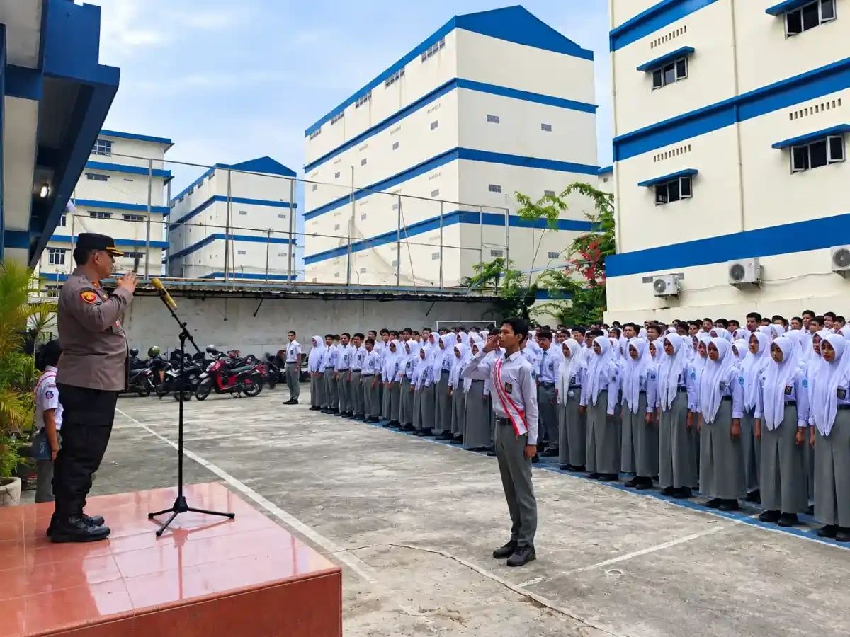 Kapolsek Medan Timur Turun ke Sekolah, Seribuan Siswa SMK Imelda Dapat Peringatan Keras soal Tawuran, Narkoba hingga Judi Online