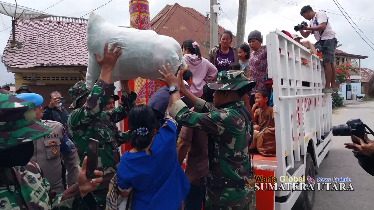Antisipasi Erupsi Sinabung, Kodam I/BB Bantu Warga Kuta Tenggah Mengungsi