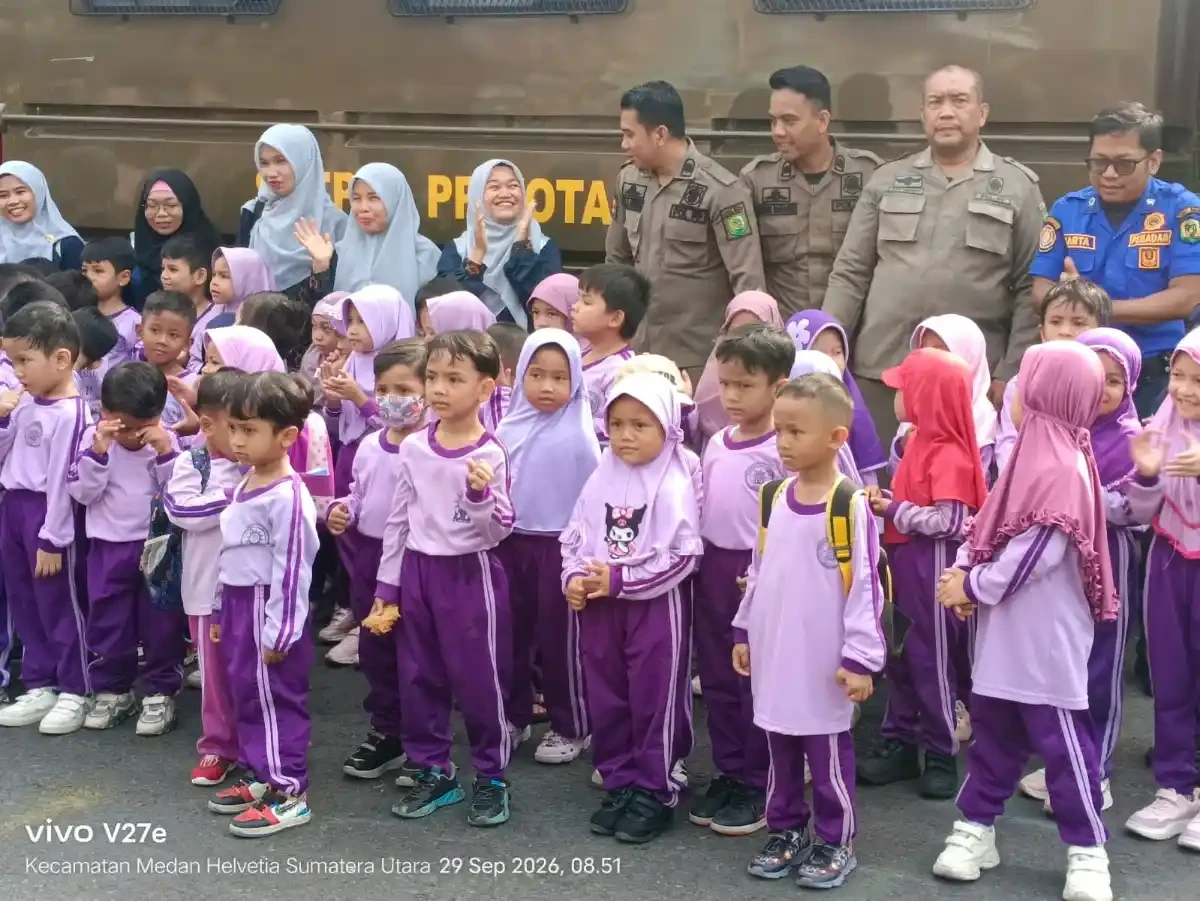Puluhan Anak TK Aisyiyah Bustanul Athfal Kunjungi Mako Damkarmat Medan Puluhan Anak TK Aisyiyah Bustanul Athfal Kunjungi Mako Damkarmat Medan
