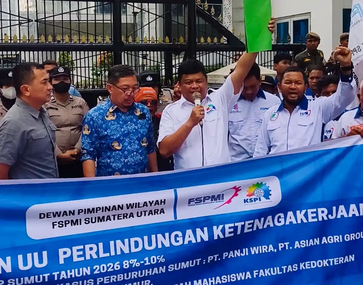 Massa Buruh FSPMI Geruduk Kantor DPRD Sumut, Tuntut Disahkannya UU Pelindungan Buruh tanpa Omnibus Law